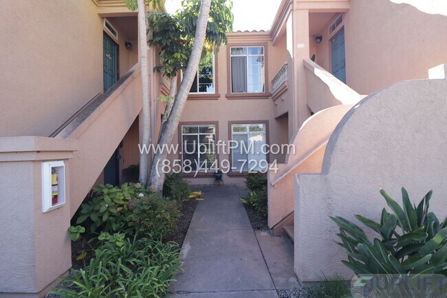 Building Photo - Updated 2-Bedroom 2-Bath Condo