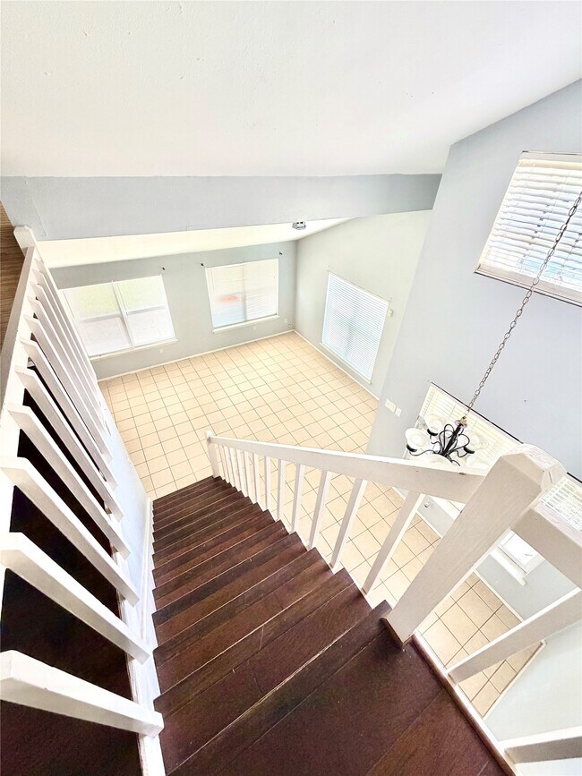Building Photo - 7402 Alegria Dr