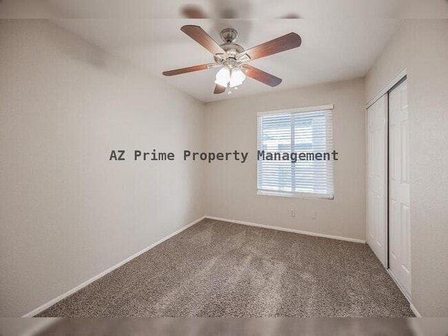 Building Photo - 2127 E 10th St