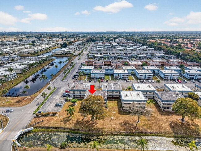 Building Photo - 195 Brittany F