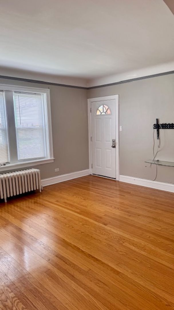 Building Photo - 3050 N Normandy Ave