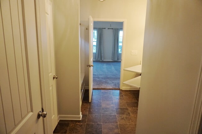 Building Photo - 2221 Silverton Dr