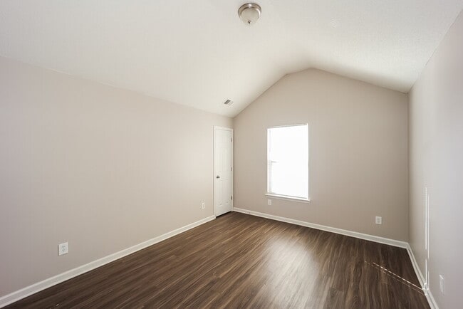 Building Photo - 6083 Trotters Cir