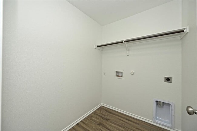 Building Photo - 180 Madrid