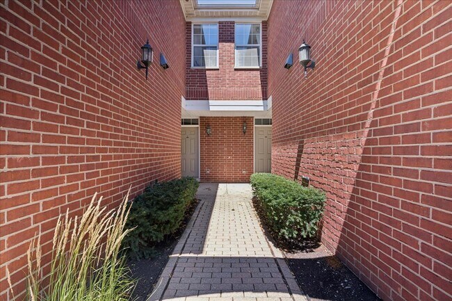 Building Photo - 1116 Kensington Dr