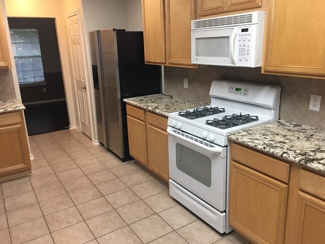 Building Photo - 2529 Artesia Dr