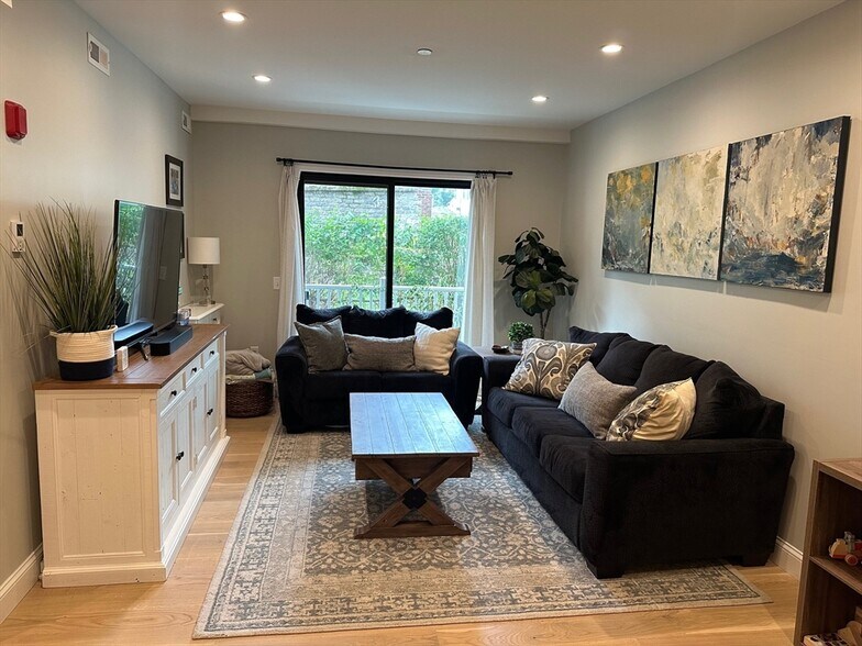 Building Photo - 56 Winship St