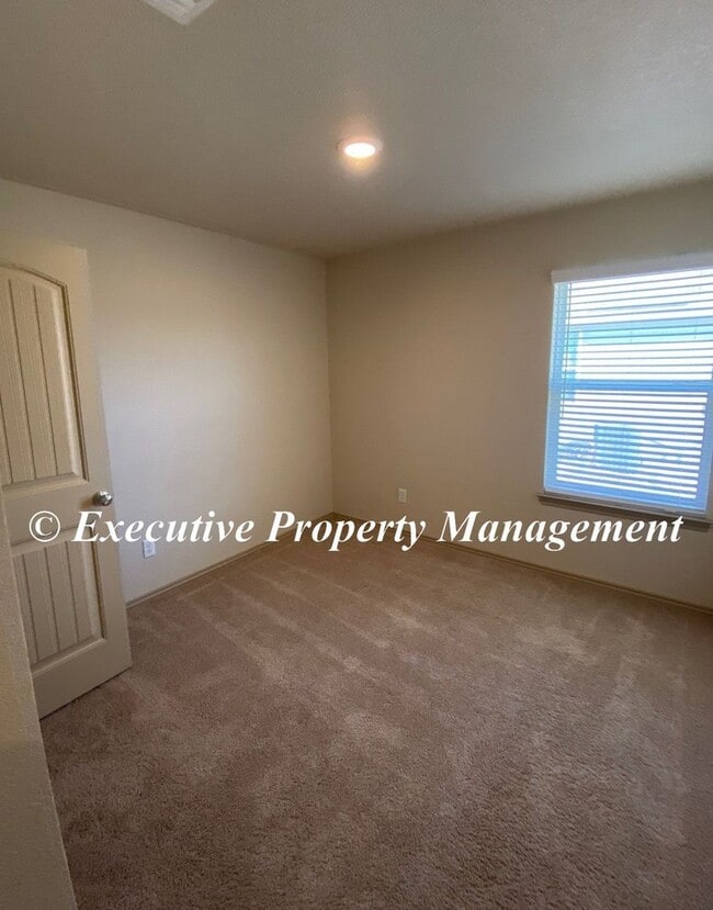 Building Photo - 1781 Dryden Ave