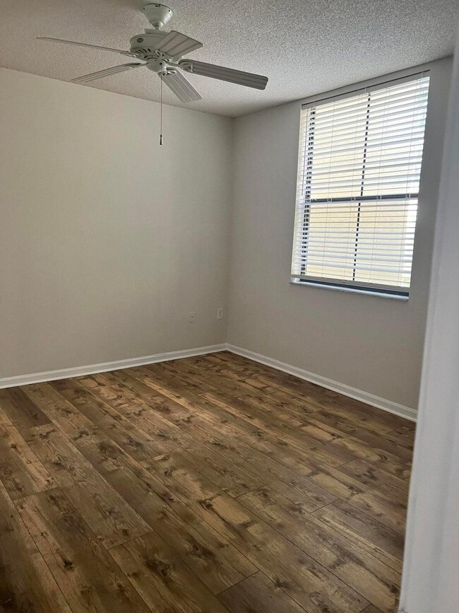 Building Photo - 720 S Sapodilla Ave