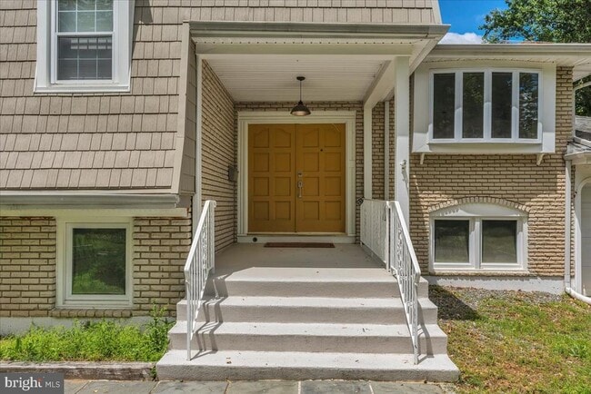 Building Photo - 26 Forest Hill Dr