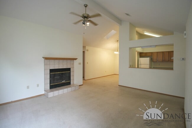 Building Photo - Nice 3 Bedroom Home Close to Both Bases