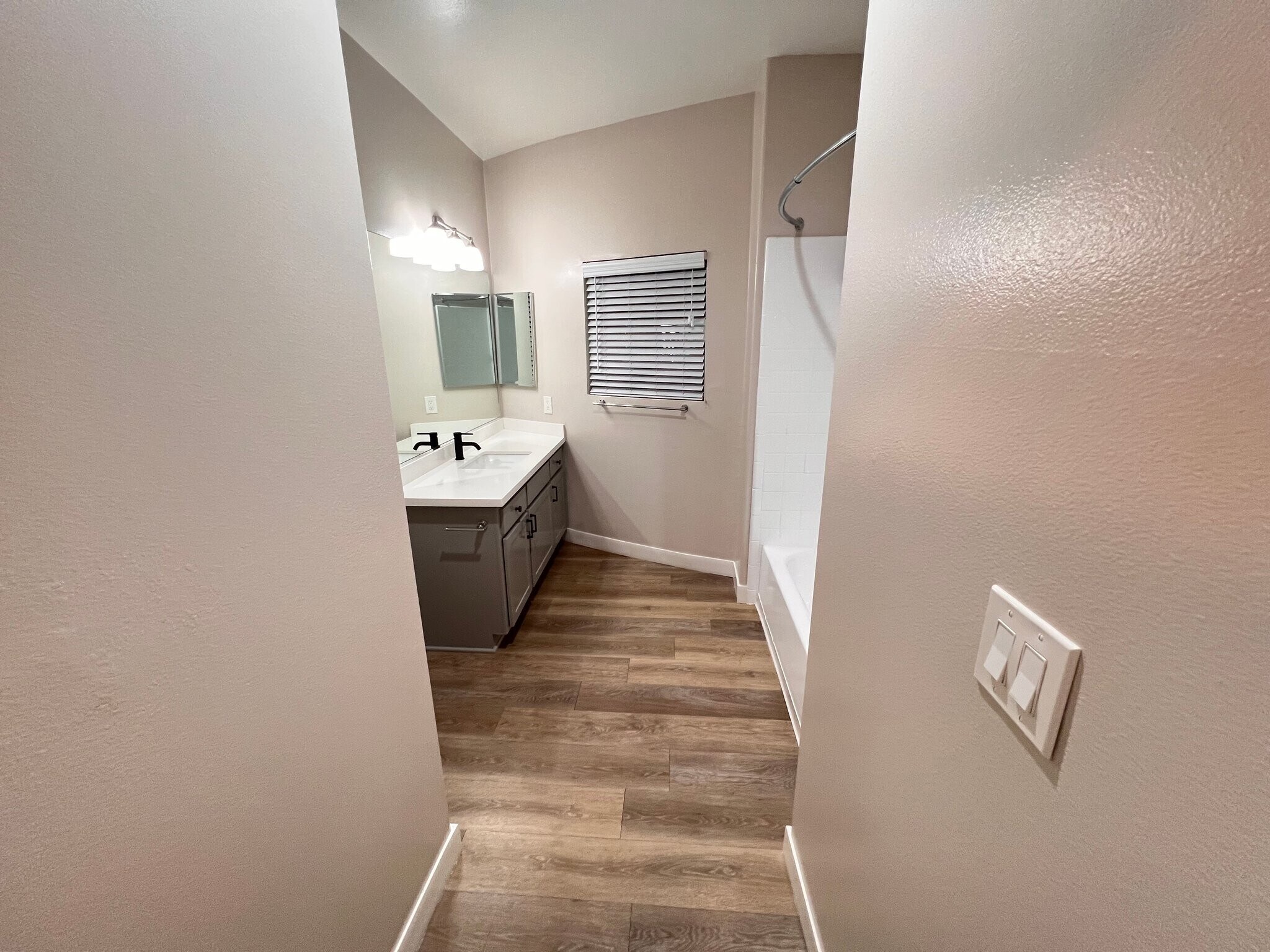 Building Photo - 4623 Willis Ave