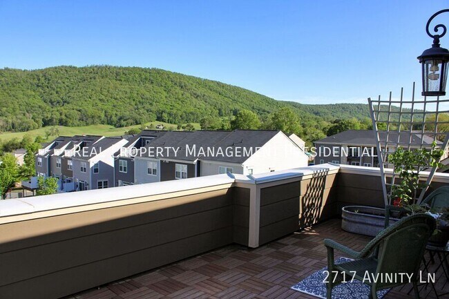 Building Photo - 2717 Avinity Ln