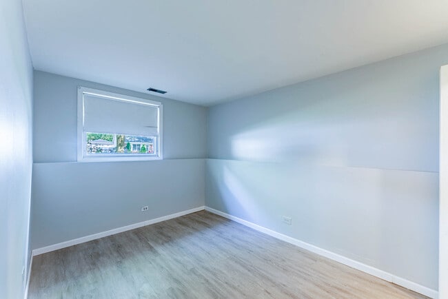 Building Photo - 121 S Orchard Dr