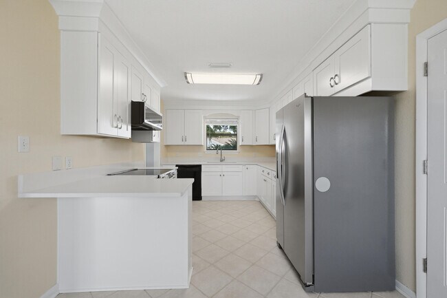 Building Photo - 349 Primrose Cir