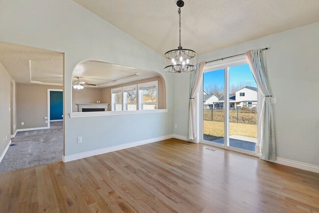 Building Photo - 4bed, 2.5bath, 2,085sq.ft. home in Creeksi...