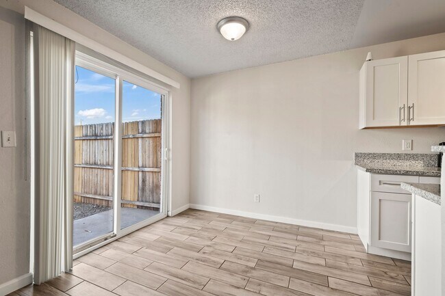 Building Photo - 3032 N Edith Blvd
