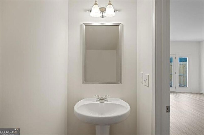 Building Photo - 541 Magnolia Cir