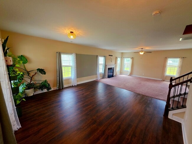 Building Photo - 4 BD in Stateside