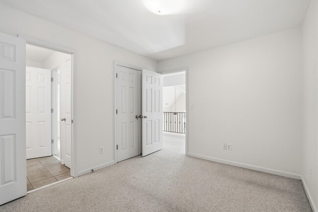 Building Photo - 1198 Island Pl E