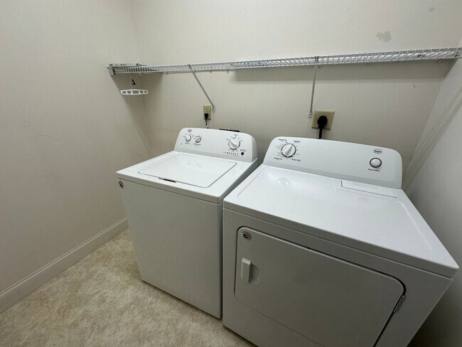 Building Photo - 3 Bedroom / 2 Bath Brick Home Kingsport, TN