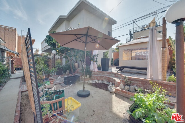 Building Photo - 8305 Colegio Dr