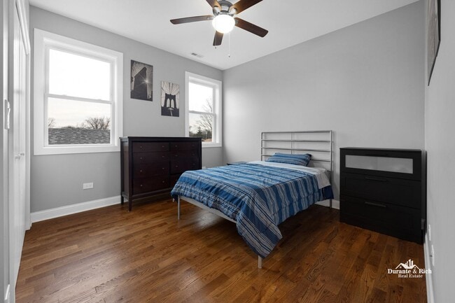 Building Photo - Stunning 4 Bedroom, 3.5 Bath Executive Rental