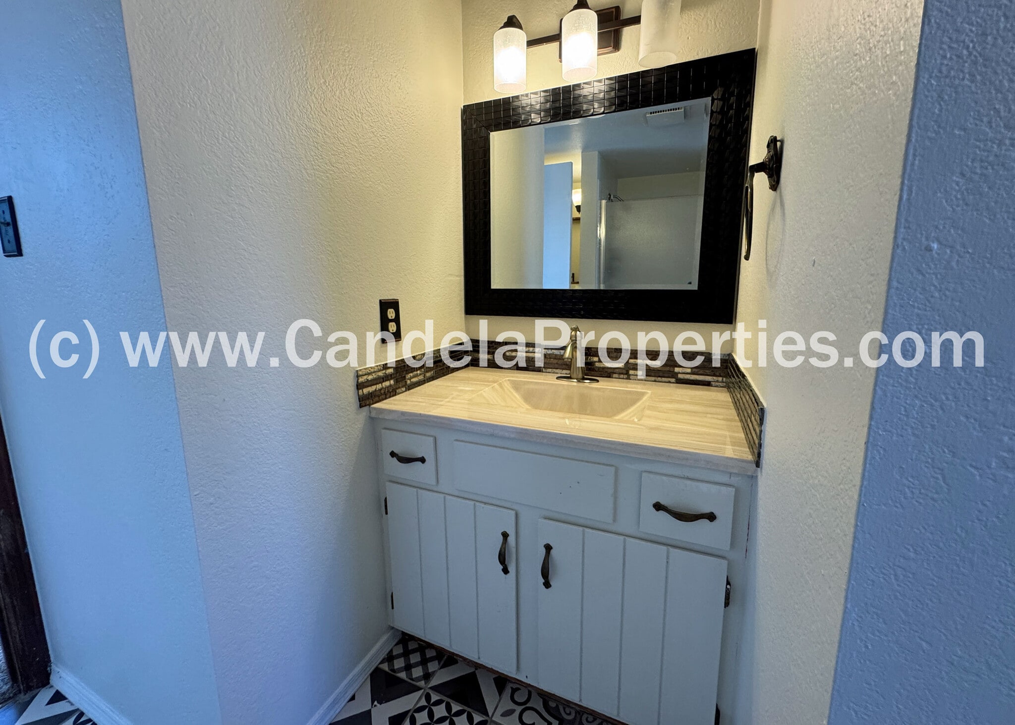 Building Photo - 5615 Country Heights Dr