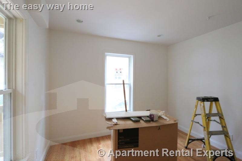 Building Photo - 25 Lewis St