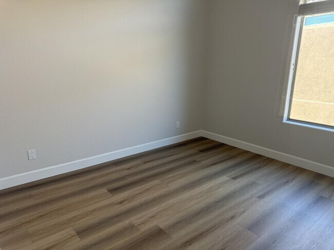 Building Photo - 42107 N Mountain Cove Dr