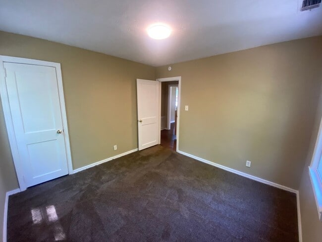 Building Photo - **AVAILABLE NOW**East Columbus 2 Bedroom / 1 Bathroom Home for Rent***