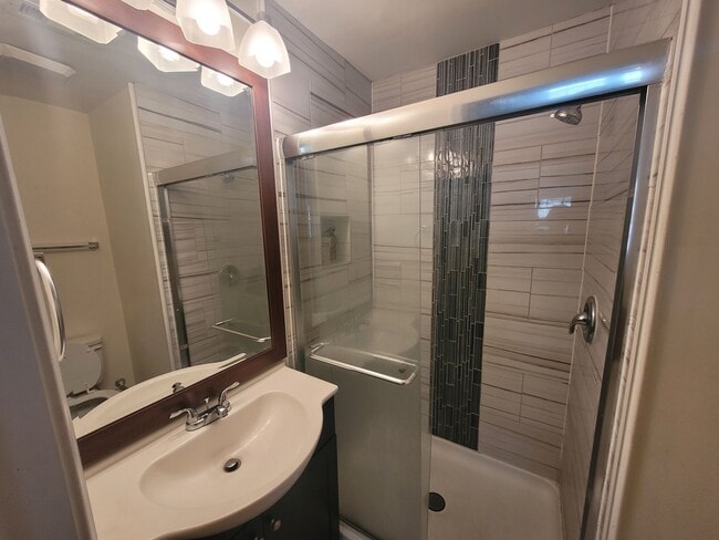 Building Photo - Gorgeous 4 Bedroom Home with Large Fenced Backyard