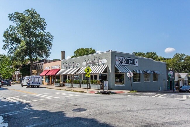 Building Photo - 653 N Highland Ave NE