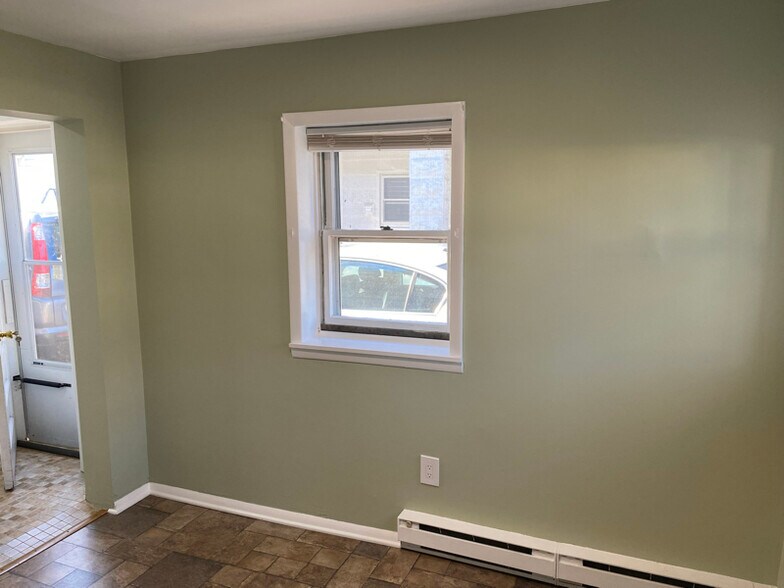 Building Photo - 28 Brook St