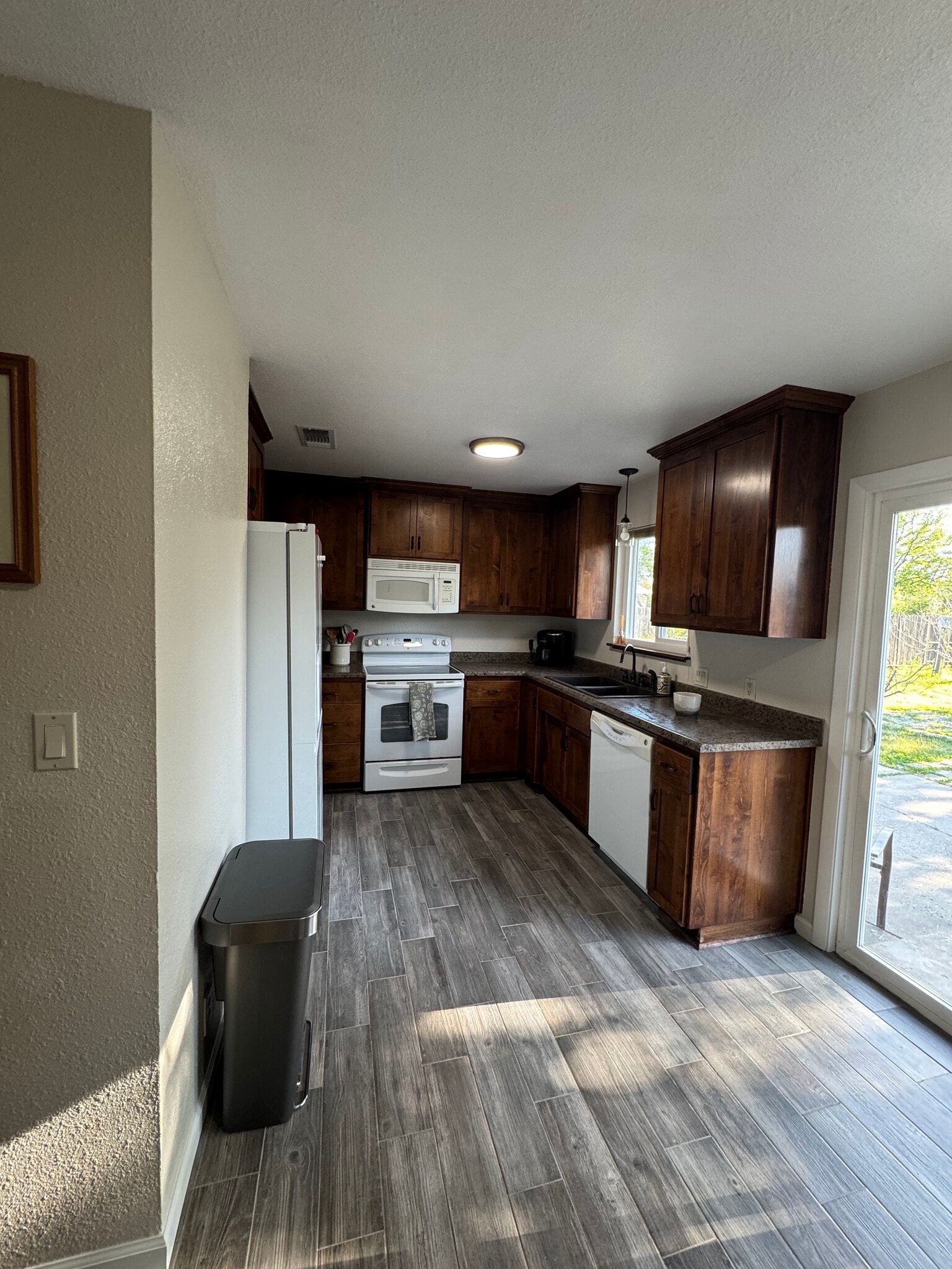 Building Photo - 802 Ridge Rd