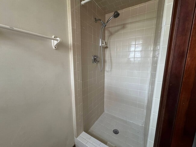 Building Photo - 207 E Hogan Dr