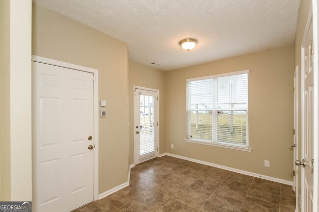 Building Photo - 4681 Highpoint Ln