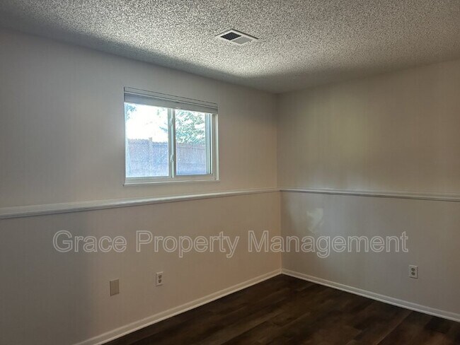 Building Photo - 10860 Stuart Cir