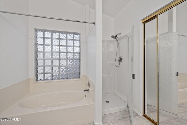 Building Photo - 1250 W Canary Way