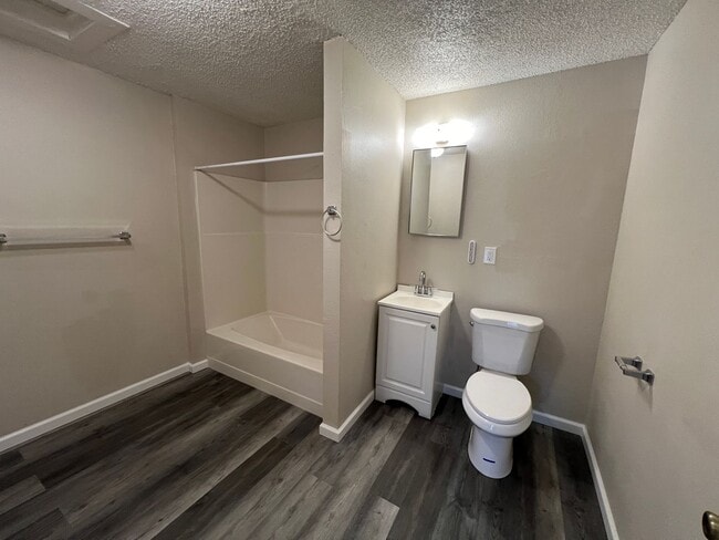 Building Photo - H301