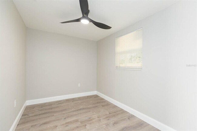 Building Photo - 11034 Tamarix Ave