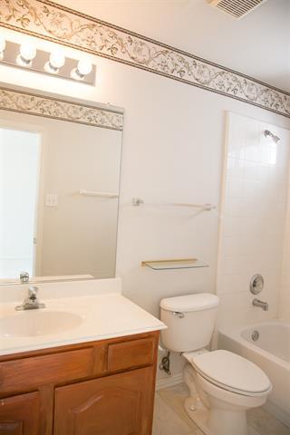 Building Photo - 511 Poplar Ln