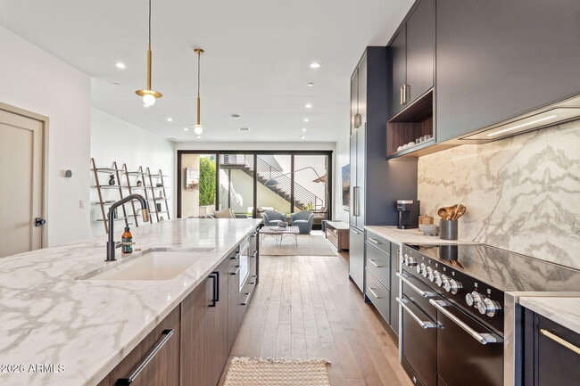 Building Photo - 6916 E 2nd St