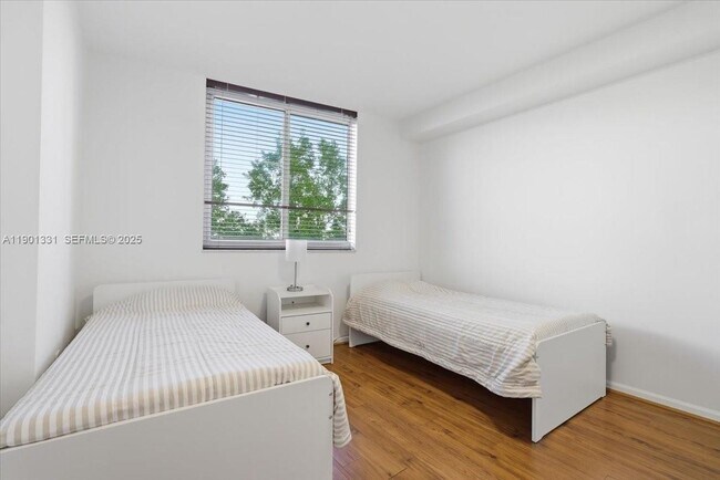 Building Photo - 18800 NE 29th Ave