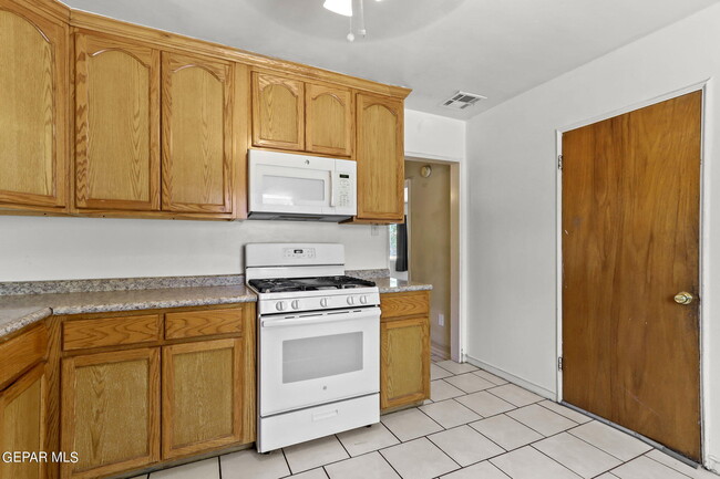 Building Photo - 7707 Parral Dr