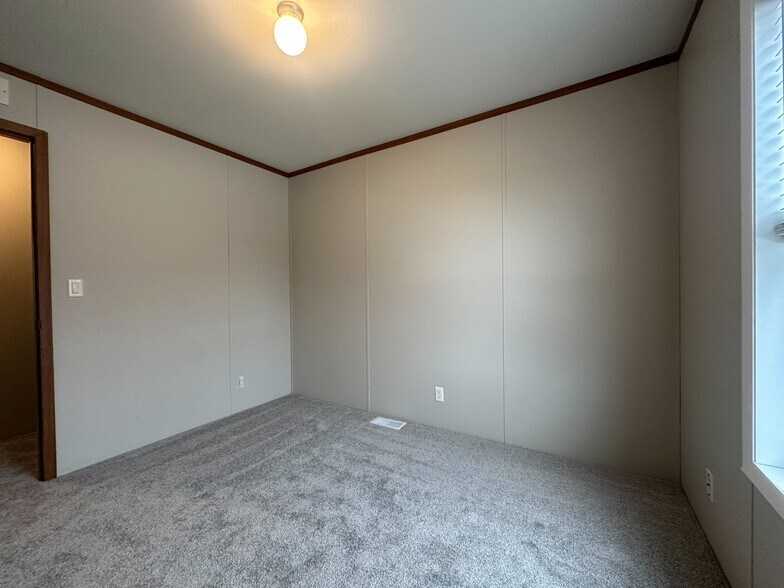 Building Photo - 2131 Windover Dr