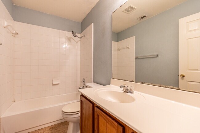 Building Photo - 8914 Walnut Springs