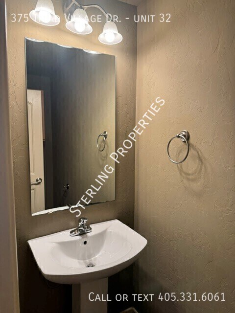Building Photo - 375 Triad Village Dr