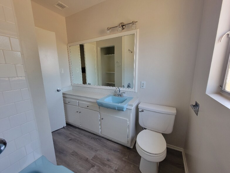 Building Photo - 13531 Wyandotte St