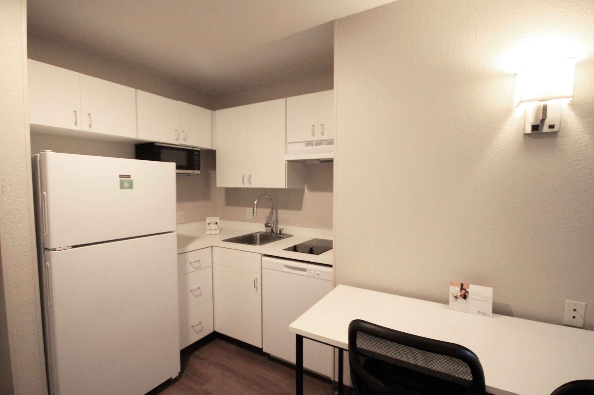 Building Photo - Furnished Studio-Albuquerque - Rio Rancho Blvd.